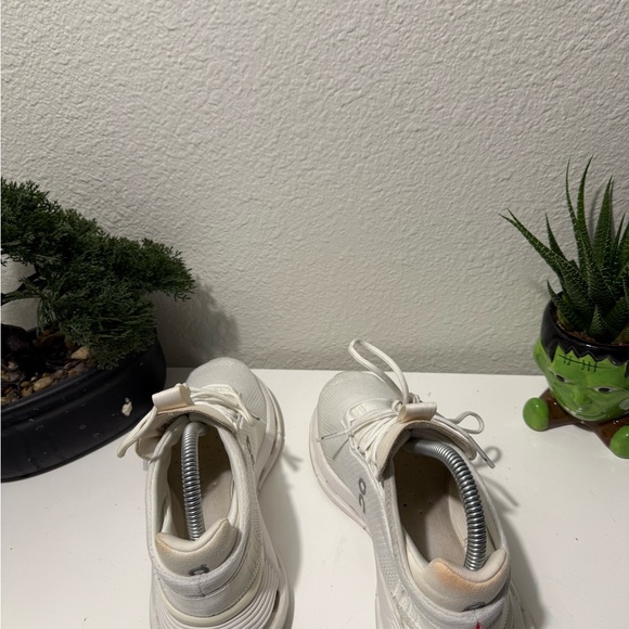 On Running CloudTec White Athletic Shoes - Picture 3 of 5